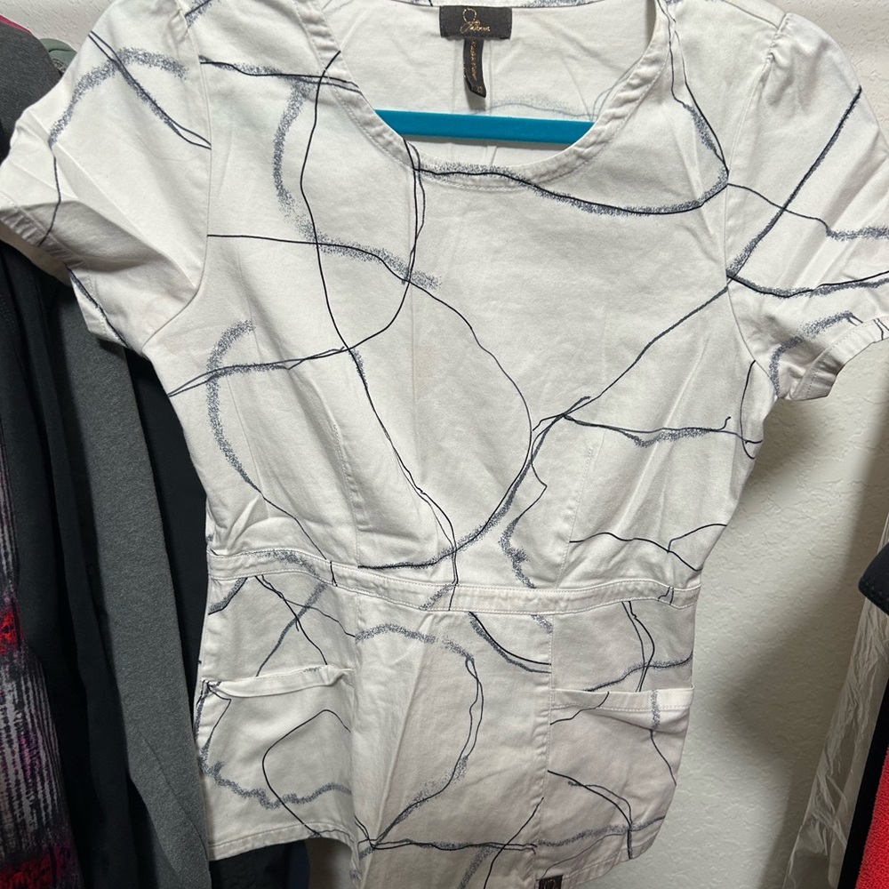 Jaanuu scrub Top